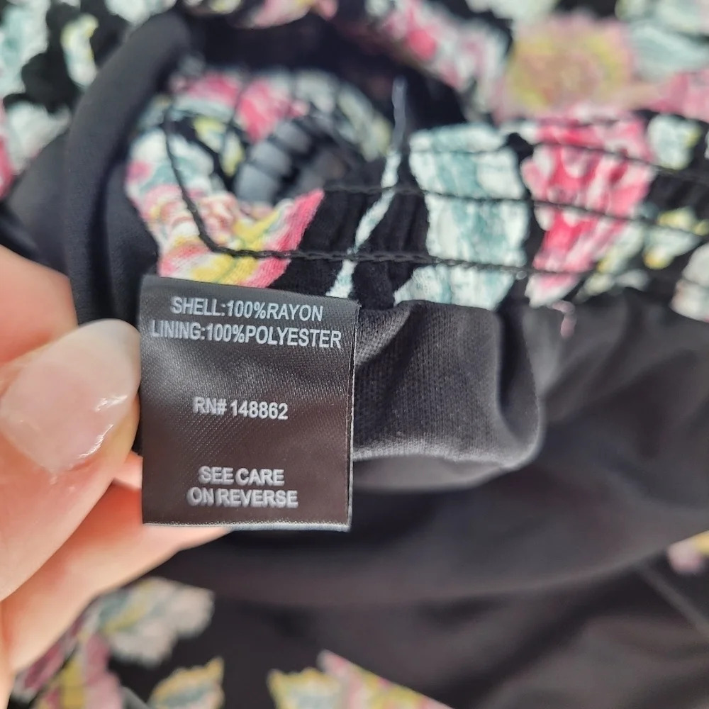 Torrid pastel and black floral gauze rayon shorts 4 - Picture 8 of 10